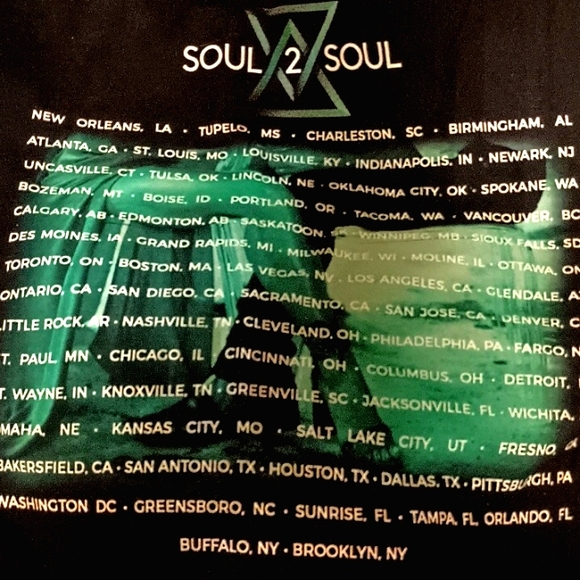 TIM & FAITH 💚 SOUL 2 SOUL 2017 WORLD TOUR TSHIRT 🩵 NWOT - Picture 5 of 5